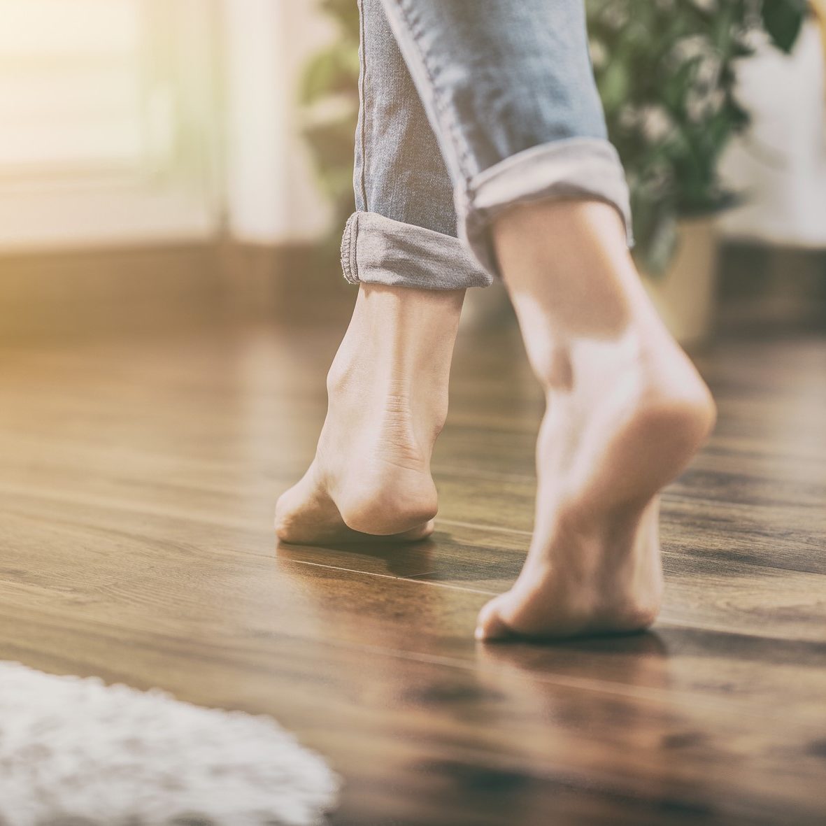 Warm floor – the concept of floor heating and wooden panels.