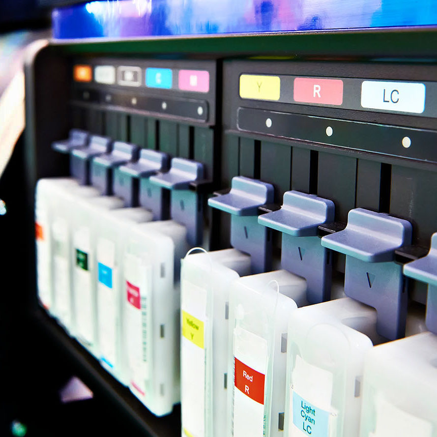 Color ink cartridge in inkjet plotter